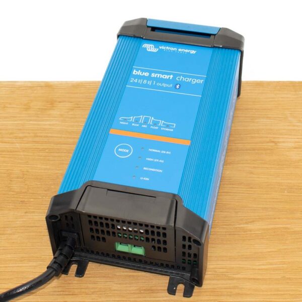 Blue Smart IP22 Acculader 24/8 (1)