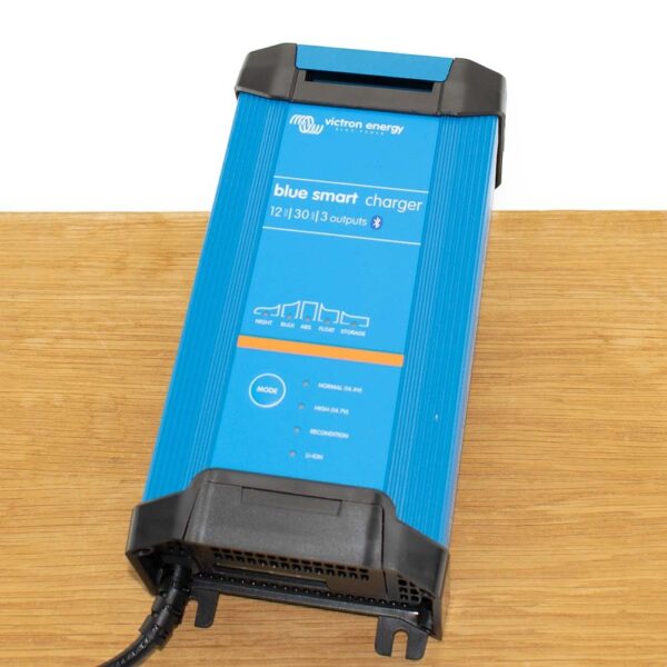 Blue Smart IP22 Acculader 12/30 (3)